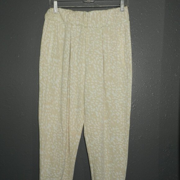 Fabletics Womens Beige Leopard Print Slim Athletic Sweat Pants Size Medium - Picture 2 of 9